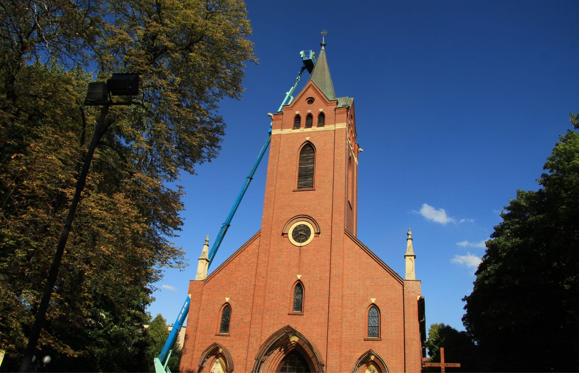 Instalacje odgromowe na kościele – Gros Prace (3)